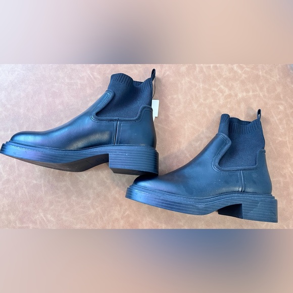 NWT CHELSEA BOOTS WITH SOLES
SIZE USA 7.5
38 EUR - Picture 8 of 9